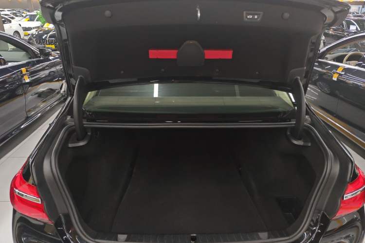 Used BMW 7 Series 2018 730Li Leading Model Excellence Package Trunk