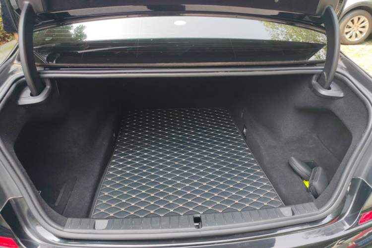 Used BMW 7 Series 2018 740Li M Sport Package Leading Model Trunk
