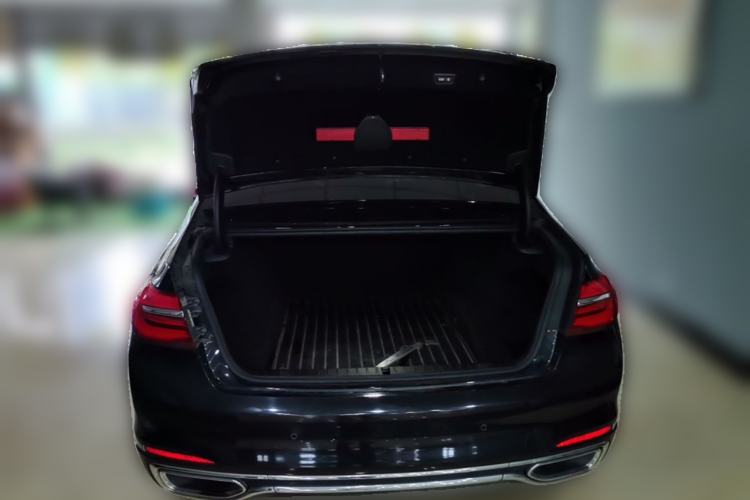 Used BMW 7 Series 2018 730Li Leading Model Excellence Package Trunk