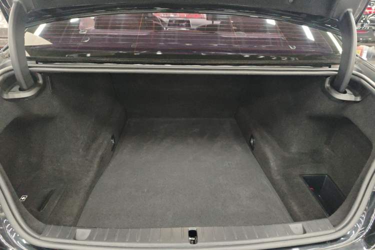 Used BMW 7 Series 2018 730Li Luxury Edition M Sport Package Trunk