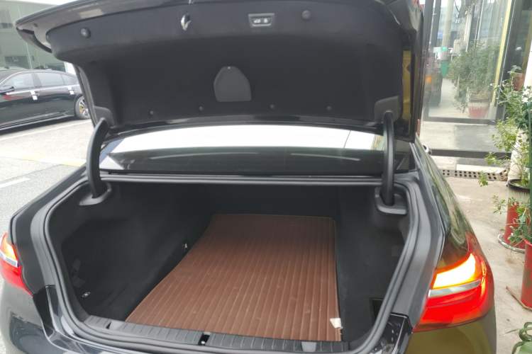Used BMW 7 Series 2018 730Li Leading Model Excellence Package Trunk