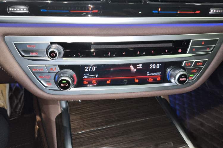 Used BMW 7 Series 2018 730Li Leading Model Excellence Package Audio And AC Panel