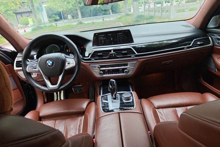 Used BMW 7 Series 2018 740Li xDrive Luxury Edition M Sport Package Center Console
