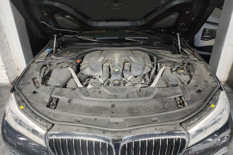 Used BMW 7 Series 2018 750Li xDrive M Sport Package Engine Bay