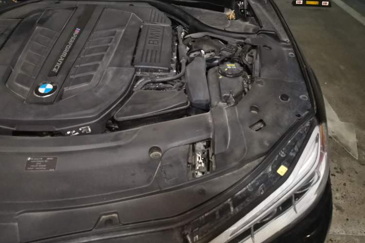 Used BMW 7 Series 2018 M760Li xDrive Engine Bay Left
