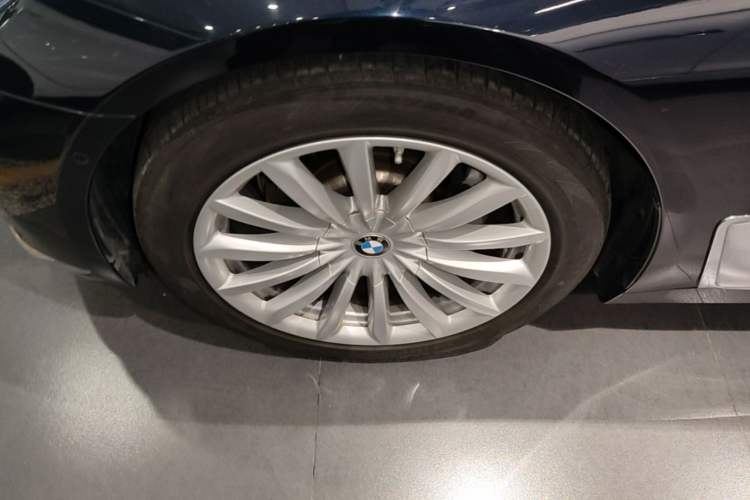 Used BMW 7 Series 2018 730Li Leading Model Excellence Package Exterior 4