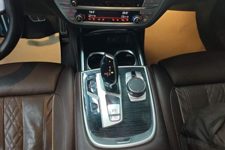 Used BMW 7 Series 2018 730Li Luxury Edition M Sport Package Gear Lever