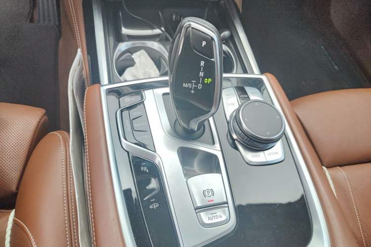 Used BMW 7 Series 2018 740Li xDrive Luxury Edition Excellence Package Gear Lever