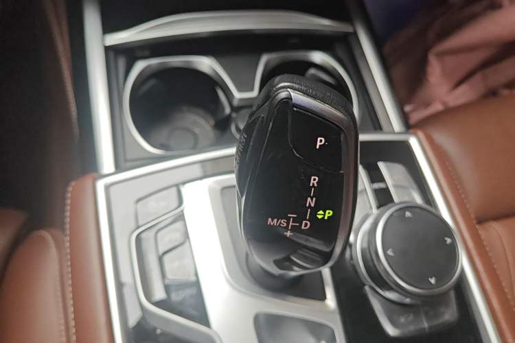 Used BMW 7 Series 2018 740Li xDrive Luxury Edition M Sport Package Gear Lever