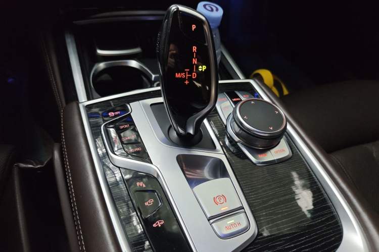 Used BMW 7 Series 2018 730Li Luxury Edition M Sport Package Gear Lever