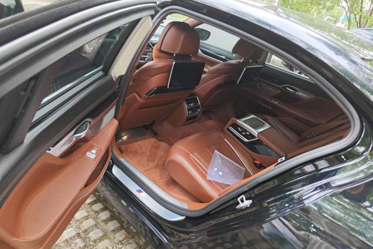 Used BMW 7 Series 2018 740Li xDrive Luxury Edition M Sport Package Left Rear Seat