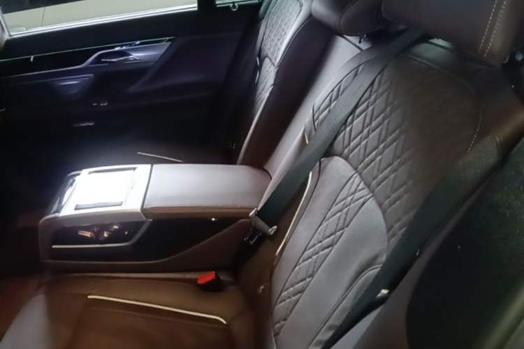 Used BMW 7 Series 2018 730Li Luxury Edition M Sport Package Left Rear Seat