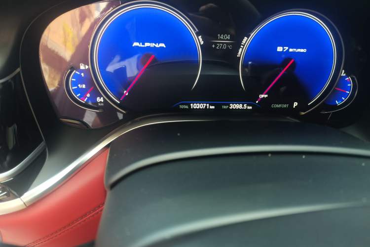Used BMW 7 Series 2018 740Li xDrive Luxury Edition M Sport Package Odometer Close Up