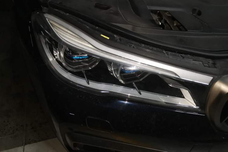 Used BMW 7 Series 2018 M760Li xDrive Right Front Headlight