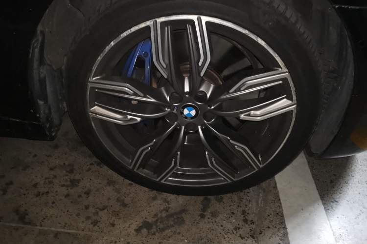 Used BMW 7 Series 2018 M760Li xDrive Right Front Wheel Hub