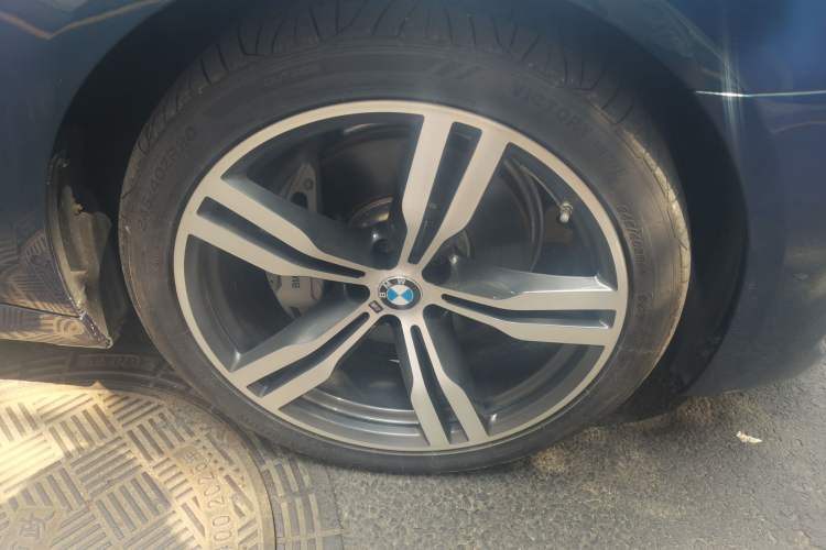 Used BMW 7 Series 2018 740Li xDrive Luxury Edition M Sport Package Right Front Wheel Hub