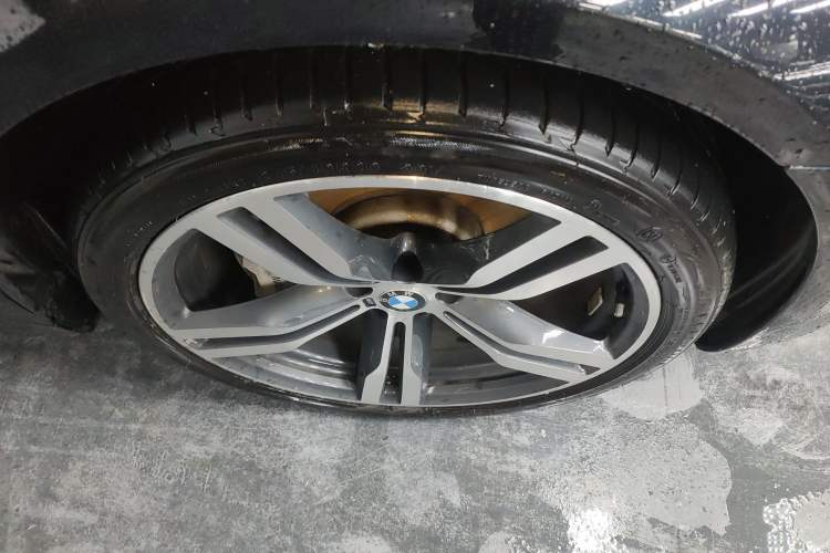 Used BMW 7 Series 2018 750Li xDrive M Sport Package Right Front Wheel Hub