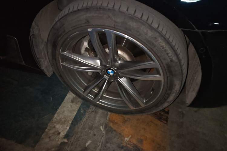 Used BMW 7 Series 2018 730Li Luxury Edition M Sport Package Right Front Wheel Hub