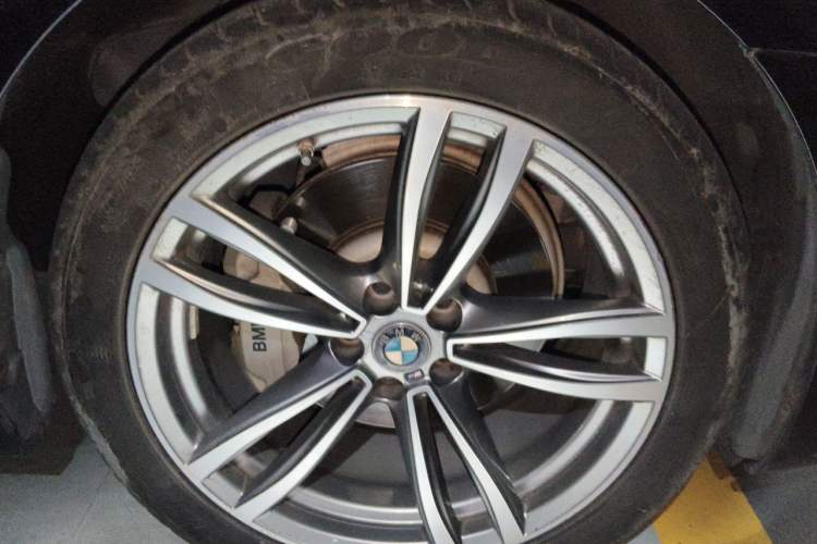 Used BMW 7 Series 2018 730Li Luxury Edition M Sport Package Right Front Wheel Hub