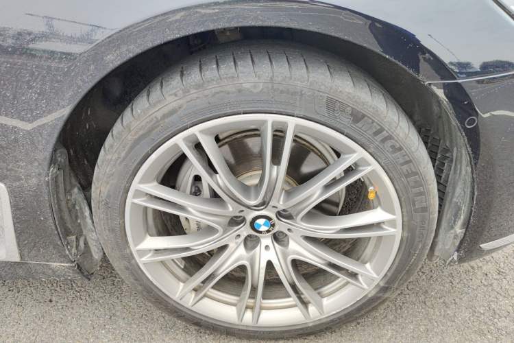 Used BMW 7 Series 2018 740Li xDrive Luxury Edition Excellence Package Right Front Wheel Hub