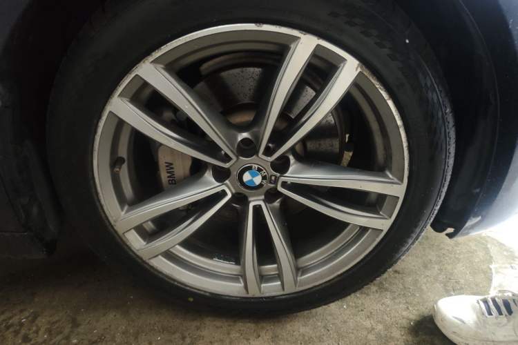 Used BMW 7 Series 2018 730Li Luxury Edition M Sport Package Right Front Wheel Hub