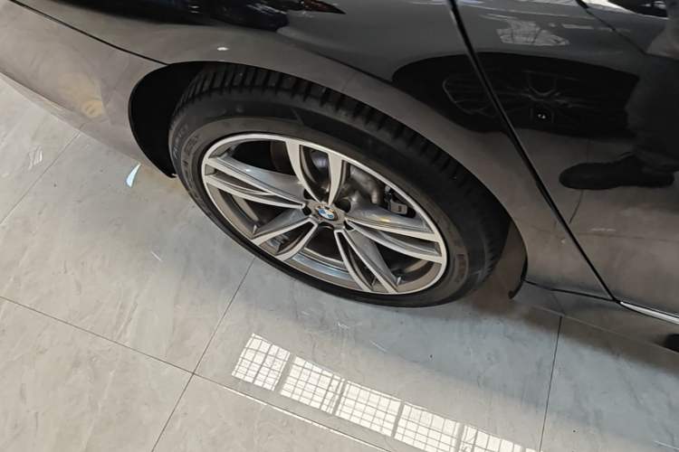 Used BMW 7 Series 2018 730Li Leading Model M Sport Package Right Rear Wheel Hub