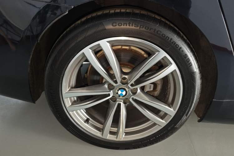 Used BMW 7 Series 2018 730Li Luxury Edition M Sport Package Right Rear Wheel Hub