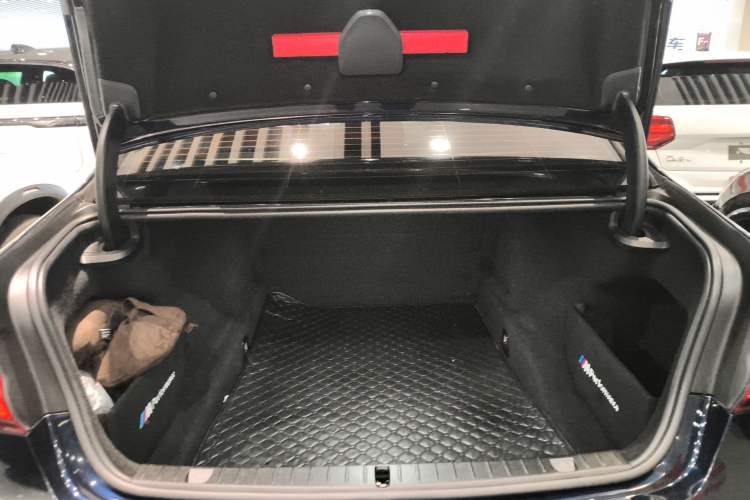 Used BMW 7 Series 2018 730Li Leading Model Excellence Package Trunk