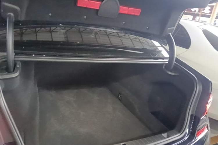 Used BMW 7 Series 2018 730Li Luxury Edition M Sport Package Trunk