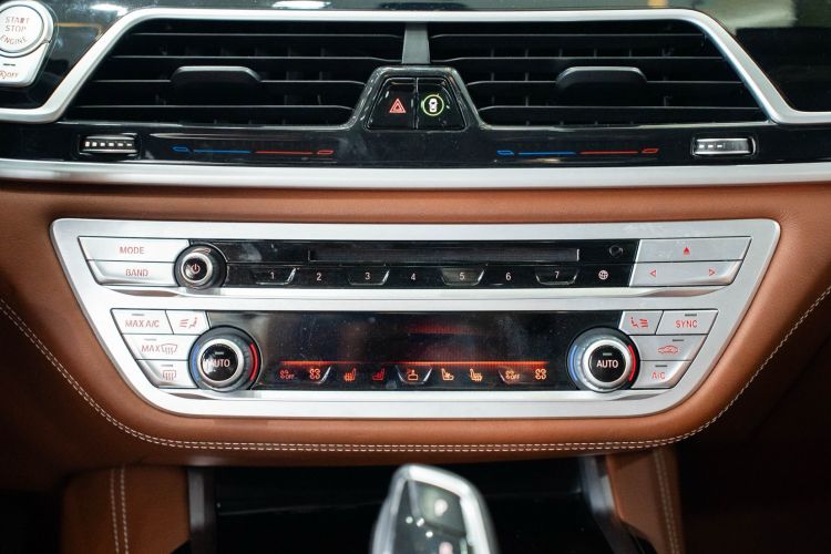 Used BMW 7 Series 2018 750Li xDrive M Sport Package Audio And AC Panel