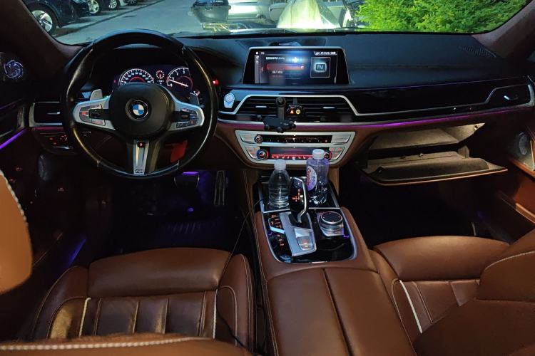 Used BMW 7 Series 2018 740Li xDrive Luxury Edition M Sport Package Center Console