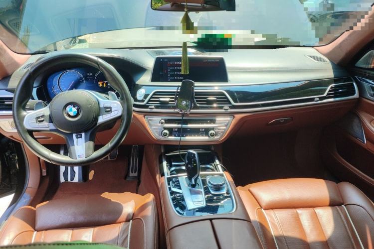 Used BMW 7 Series 2018 740Li xDrive Luxury Edition M Sport Package Center Console