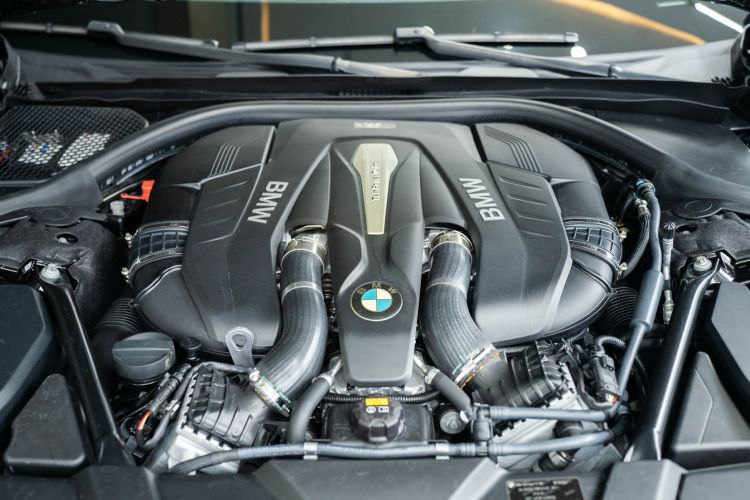 Used BMW 7 Series 2018 750Li xDrive M Sport Package Engine Bay