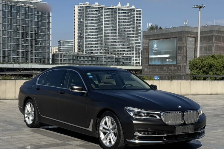 Used BMW 7 Series 2018 730Li Luxury Model Excellence Package Exterior 2