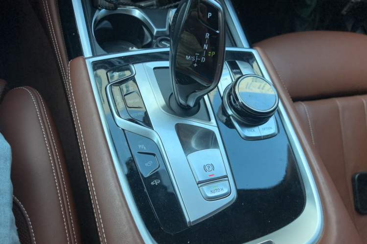 Used BMW 7 Series 2018 740Li xDrive Luxury Edition Excellence Package Gear Lever