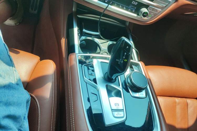Used BMW 7 Series 2018 740Li xDrive Luxury Edition M Sport Package Gear Lever
