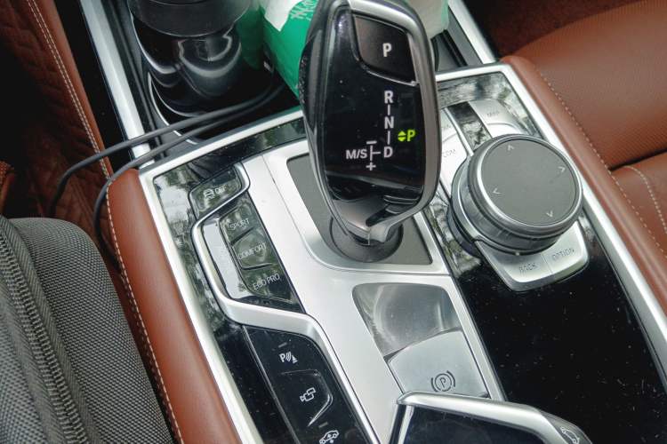 Used BMW 7 Series 2018 740Li xDrive Luxury Edition M Sport Package Gear Lever