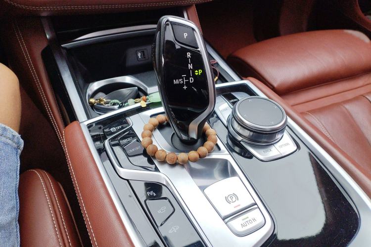 Used BMW 7 Series 2018 740Li xDrive Luxury Edition Excellence Package Gear Lever