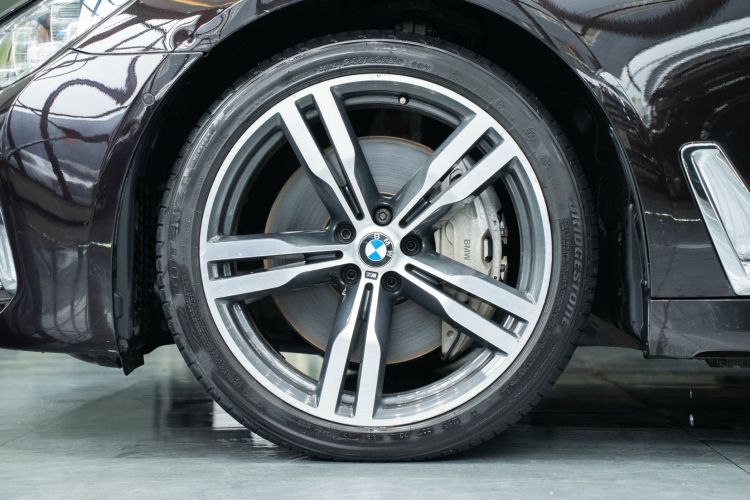 Used BMW 7 Series 2018 750Li xDrive M Sport Package Left Front Wheel Hub