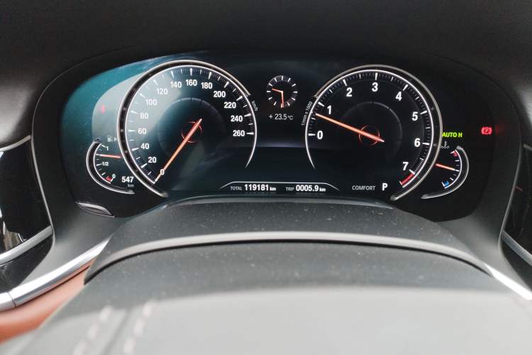 Used BMW 7 Series 2018 740Li xDrive Luxury Edition Excellence Package Odometer Close Up