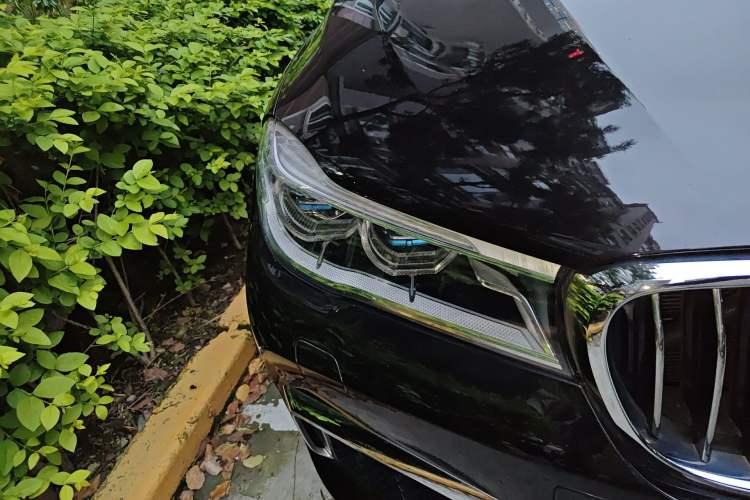 Used BMW 7 Series 2018 740Li xDrive Luxury Edition M Sport Package Right Front Headlight