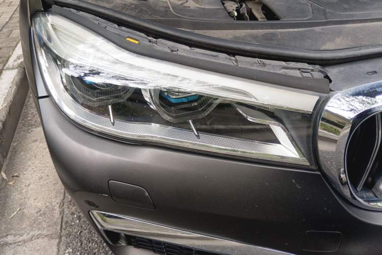 Used BMW 7 Series 2018 740Li xDrive Luxury Edition M Sport Package Right Front Headlight