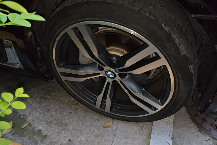 Used BMW 7 Series 2018 740Li xDrive Luxury Edition M Sport Package Right Front Wheel Hub