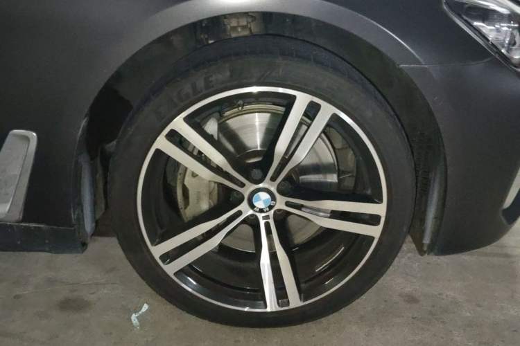 Used BMW 7 Series 2018 750Li xDrive M Sport Package Right Front Wheel Hub