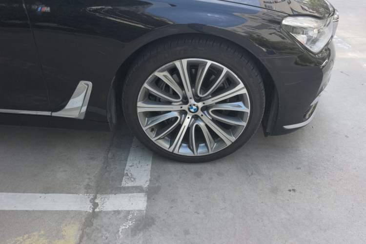 Used BMW 7 Series 2018 740Li xDrive Luxury Edition Excellence Package Right Front Wheel Hub