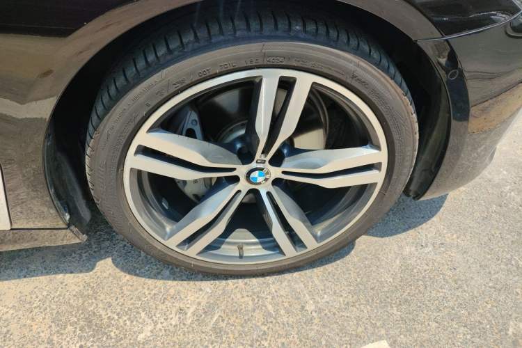 Used BMW 7 Series 2018 740Li xDrive Luxury Edition M Sport Package Right Front Wheel Hub