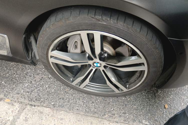Used BMW 7 Series 2018 740Li xDrive Luxury Edition M Sport Package Right Front Wheel Hub