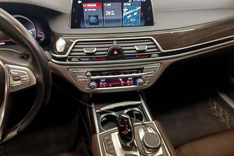 Used BMW 7 Series 2018 730Li Leading Model Excellence Package Audio And AC Panel