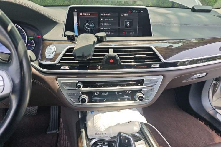 Used BMW 7 Series 2018 730Li Leading Model Excellence Package Audio And AC Panel