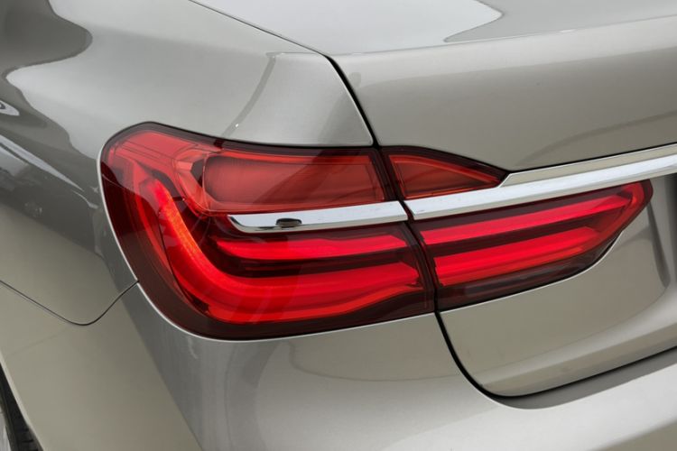 Used BMW 7 Series 2018 730Li Leading Model Excellence Package Exterior 2